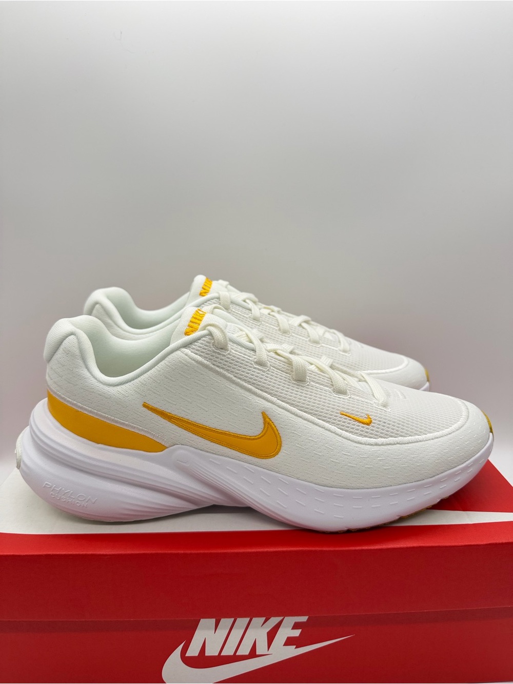 Nike Uplift SC University Gold White IB2765-105 Men’s Size 9